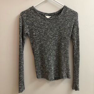 Gray long sleeve shirt